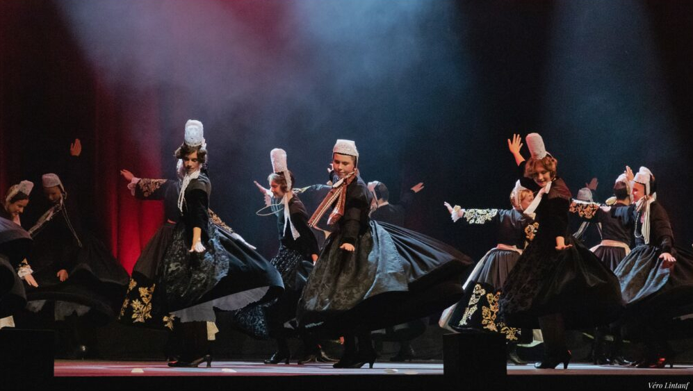 Musique et danses spectacle des groupes