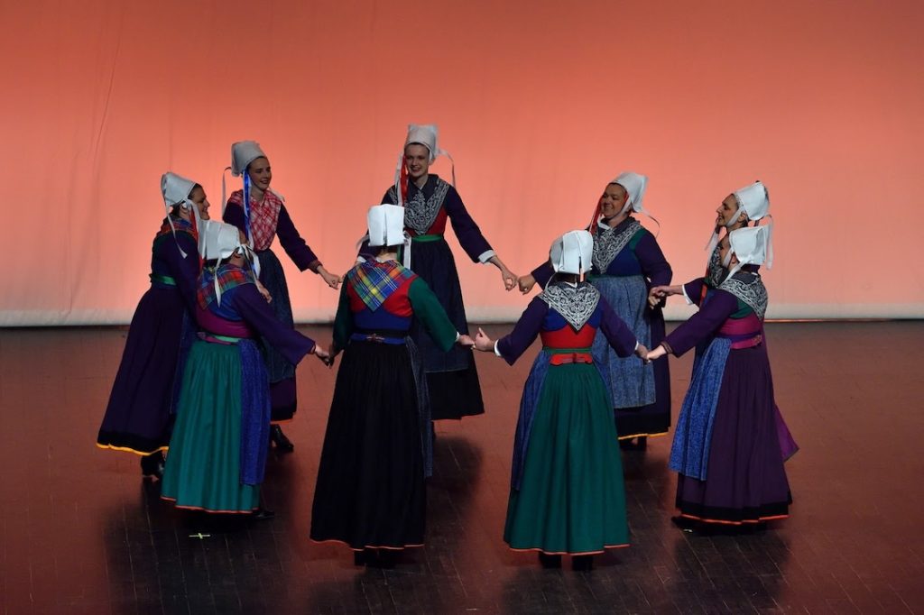 Conférence sur les costumes “Les enfants de Plougastel : grandir en costume”